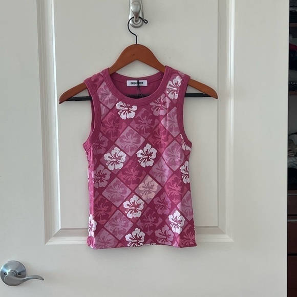 Daydreamer Pink and White Hibiscus Shrunken Tank NWT - Picture 6 of 14